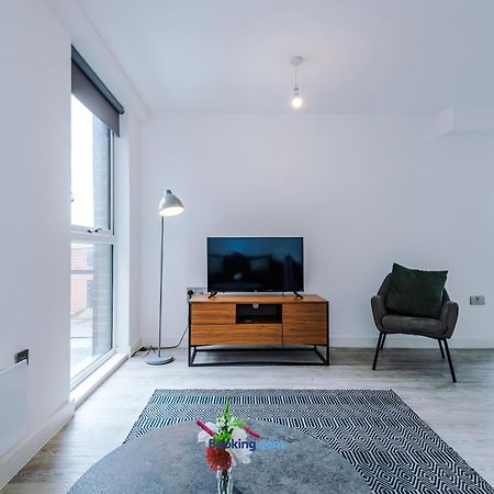 Modern 2 Bed Apartment With Balcony By Host A Home Manchester Extérieur photo
