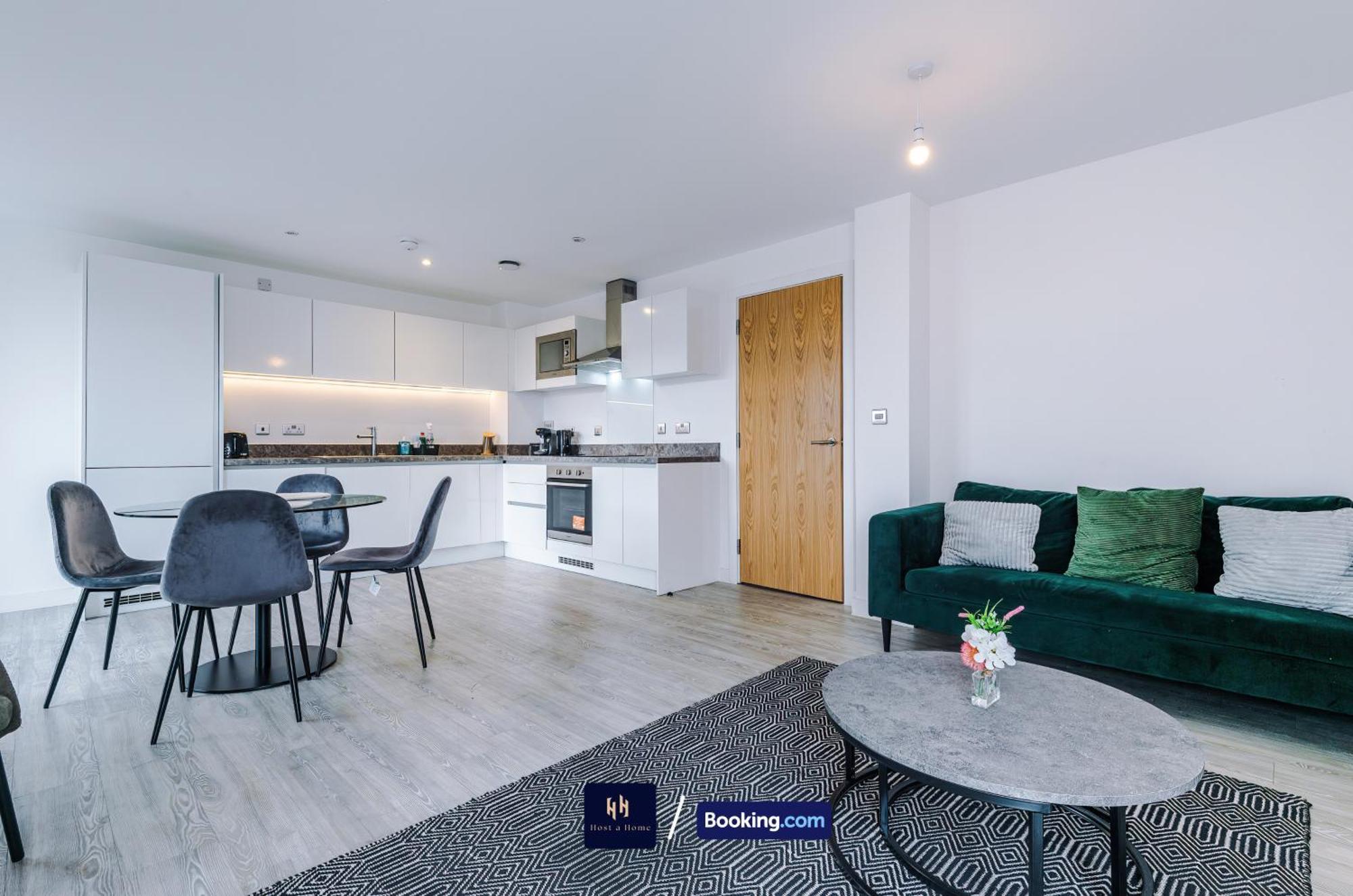Modern 2 Bed Apartment With Balcony By Host A Home Manchester Extérieur photo