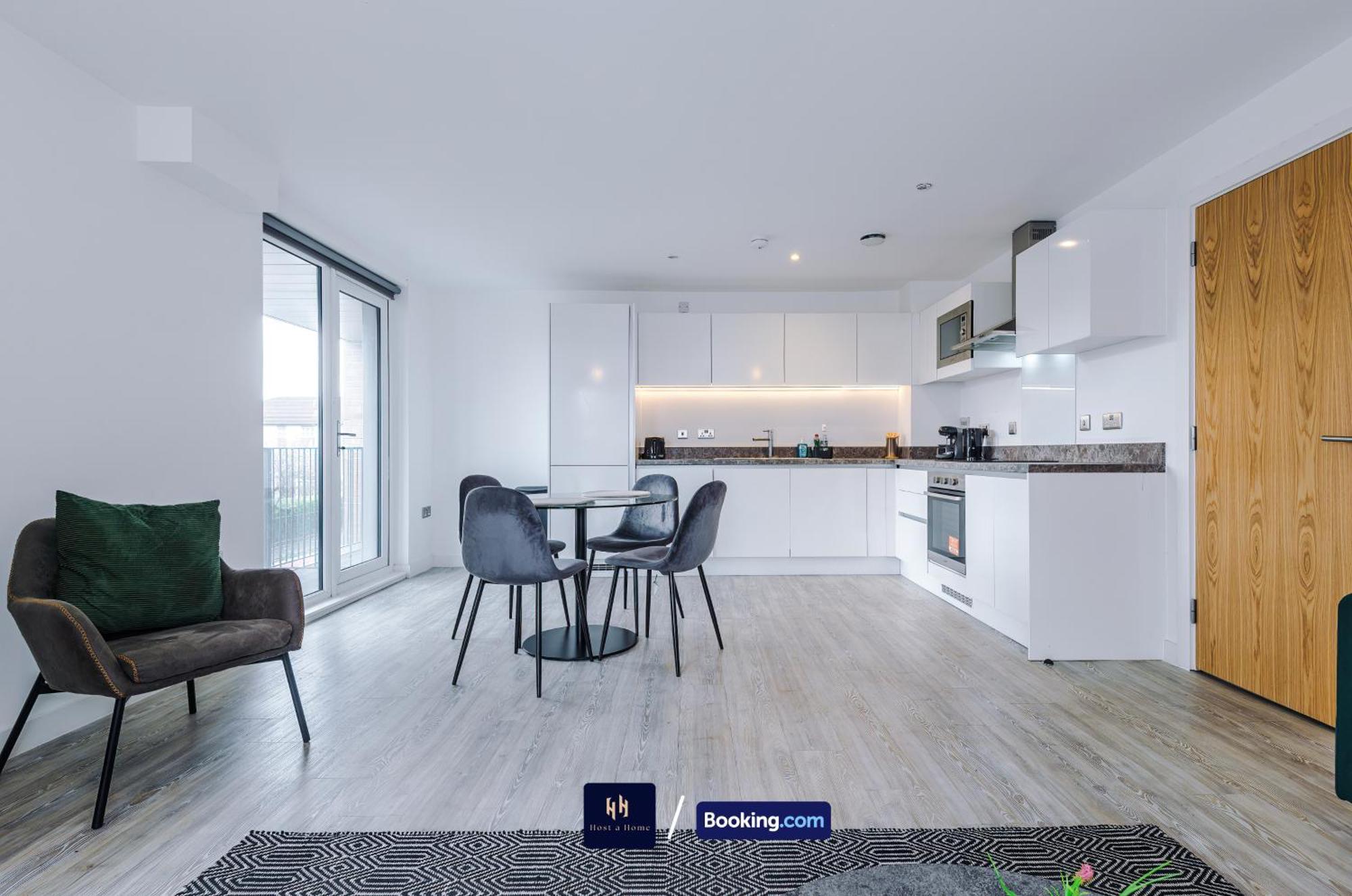 Modern 2 Bed Apartment With Balcony By Host A Home Manchester Extérieur photo