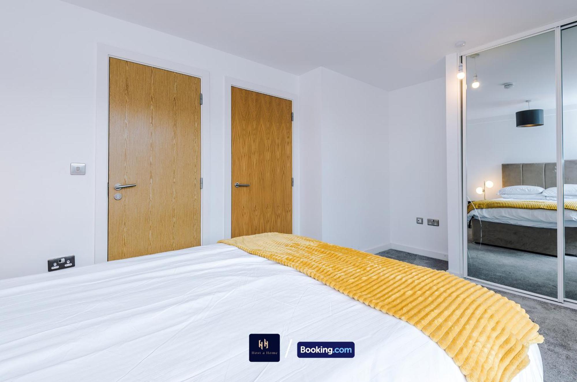 Modern 2 Bed Apartment With Balcony By Host A Home Manchester Extérieur photo