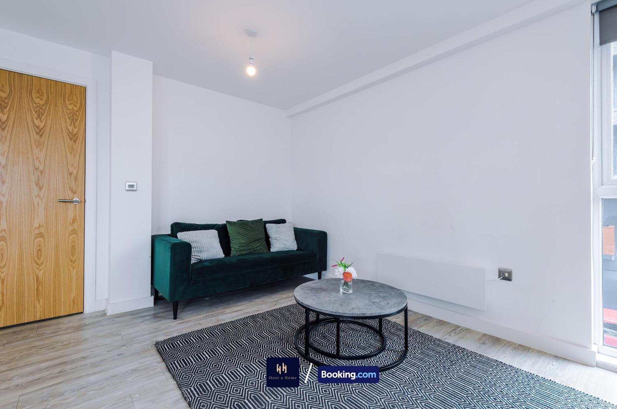 Modern 2 Bed Apartment With Balcony By Host A Home Manchester Extérieur photo