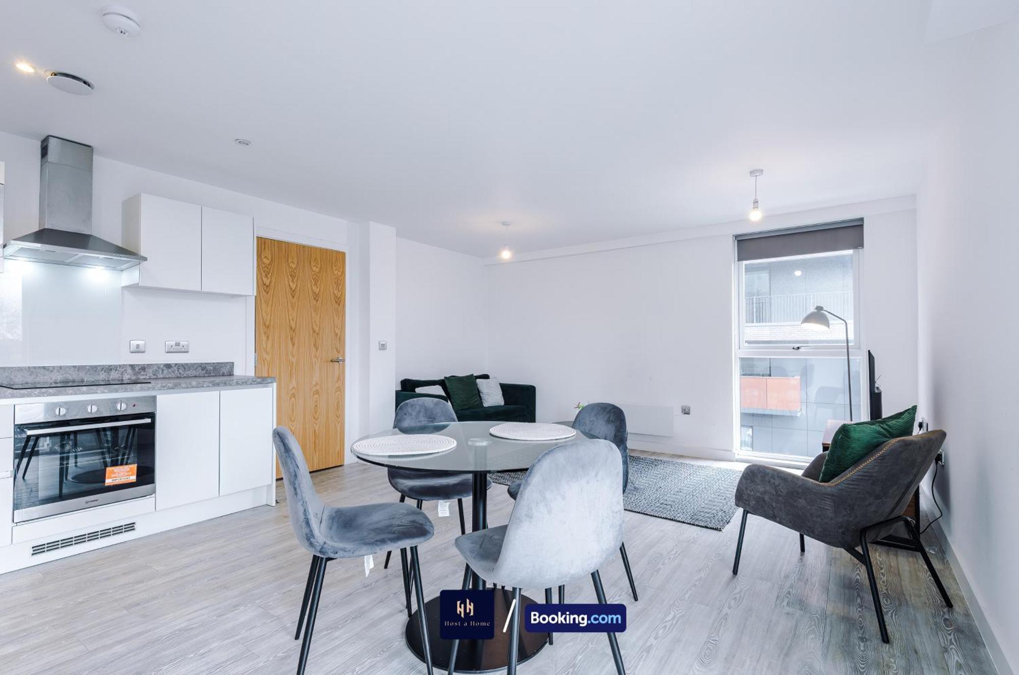 Modern 2 Bed Apartment With Balcony By Host A Home Manchester Extérieur photo