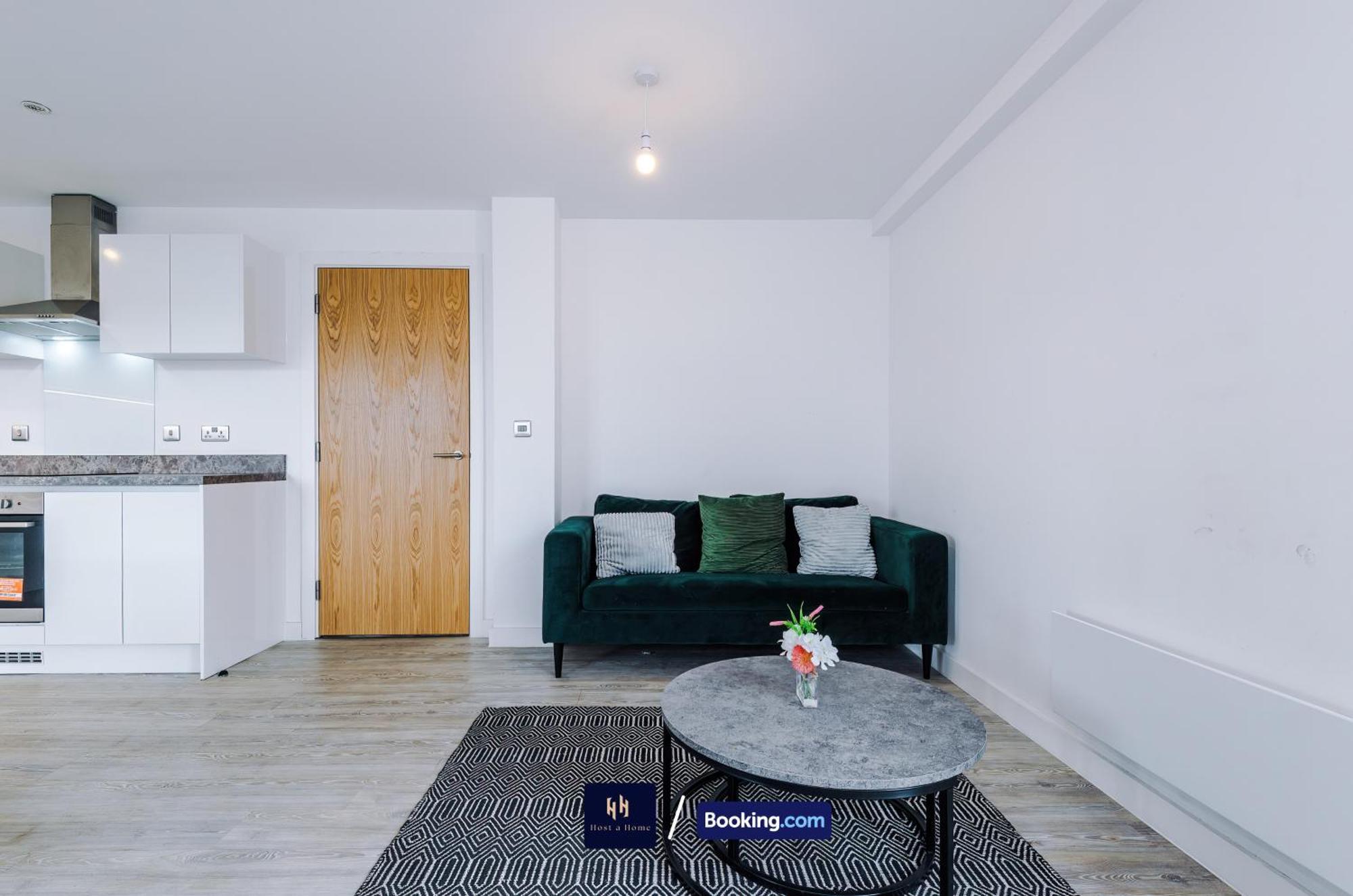 Modern 2 Bed Apartment With Balcony By Host A Home Manchester Extérieur photo