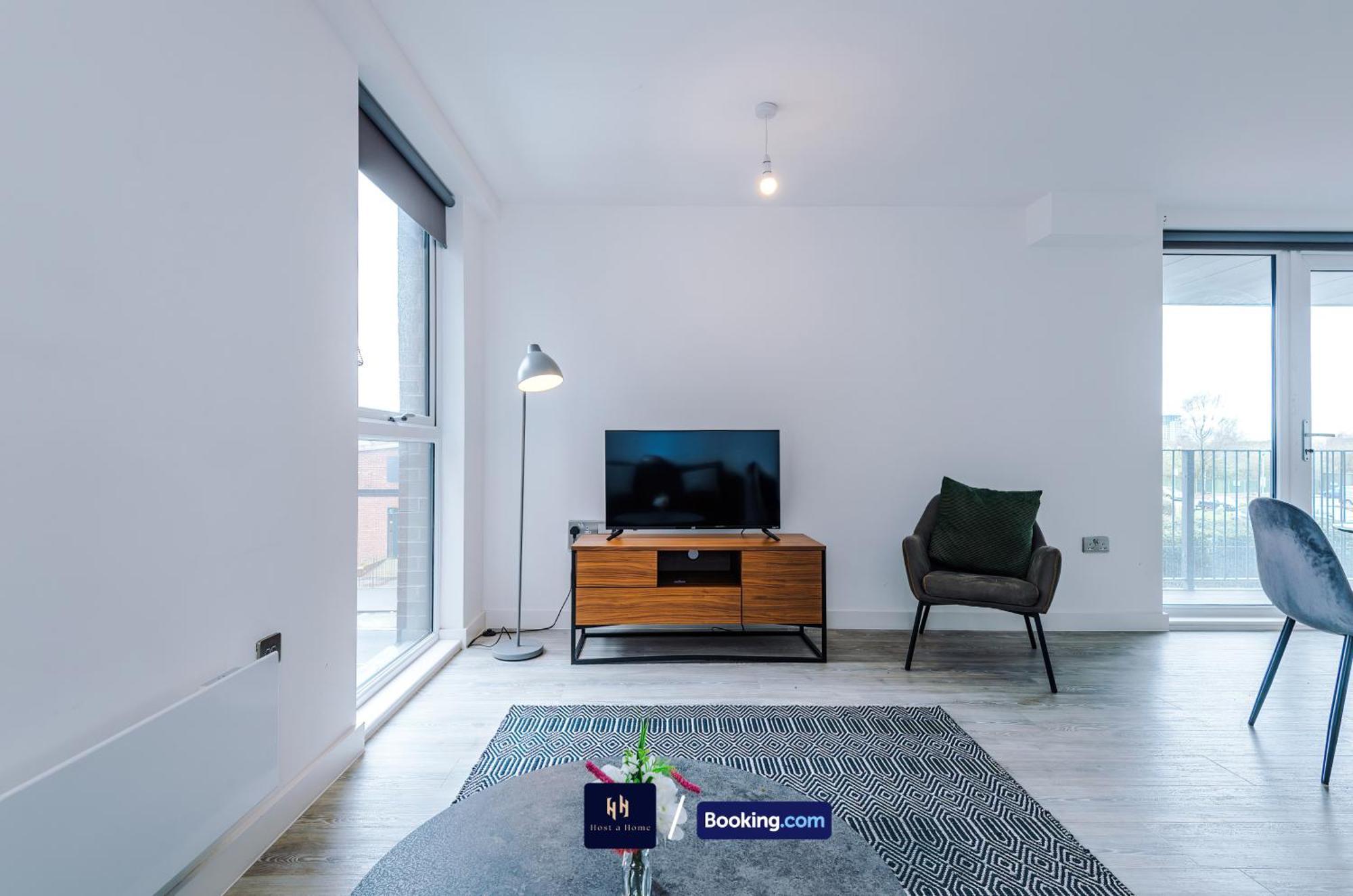 Modern 2 Bed Apartment With Balcony By Host A Home Manchester Extérieur photo