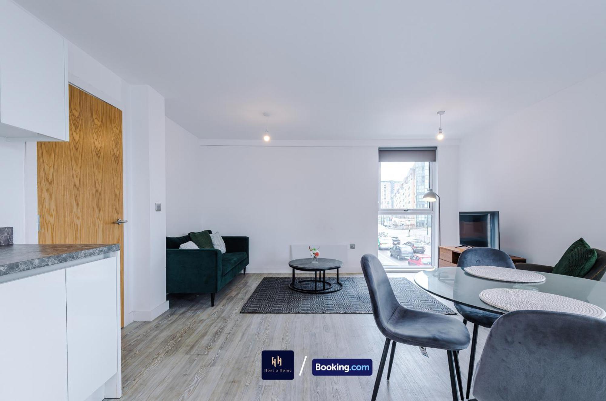 Modern 2 Bed Apartment With Balcony By Host A Home Manchester Extérieur photo