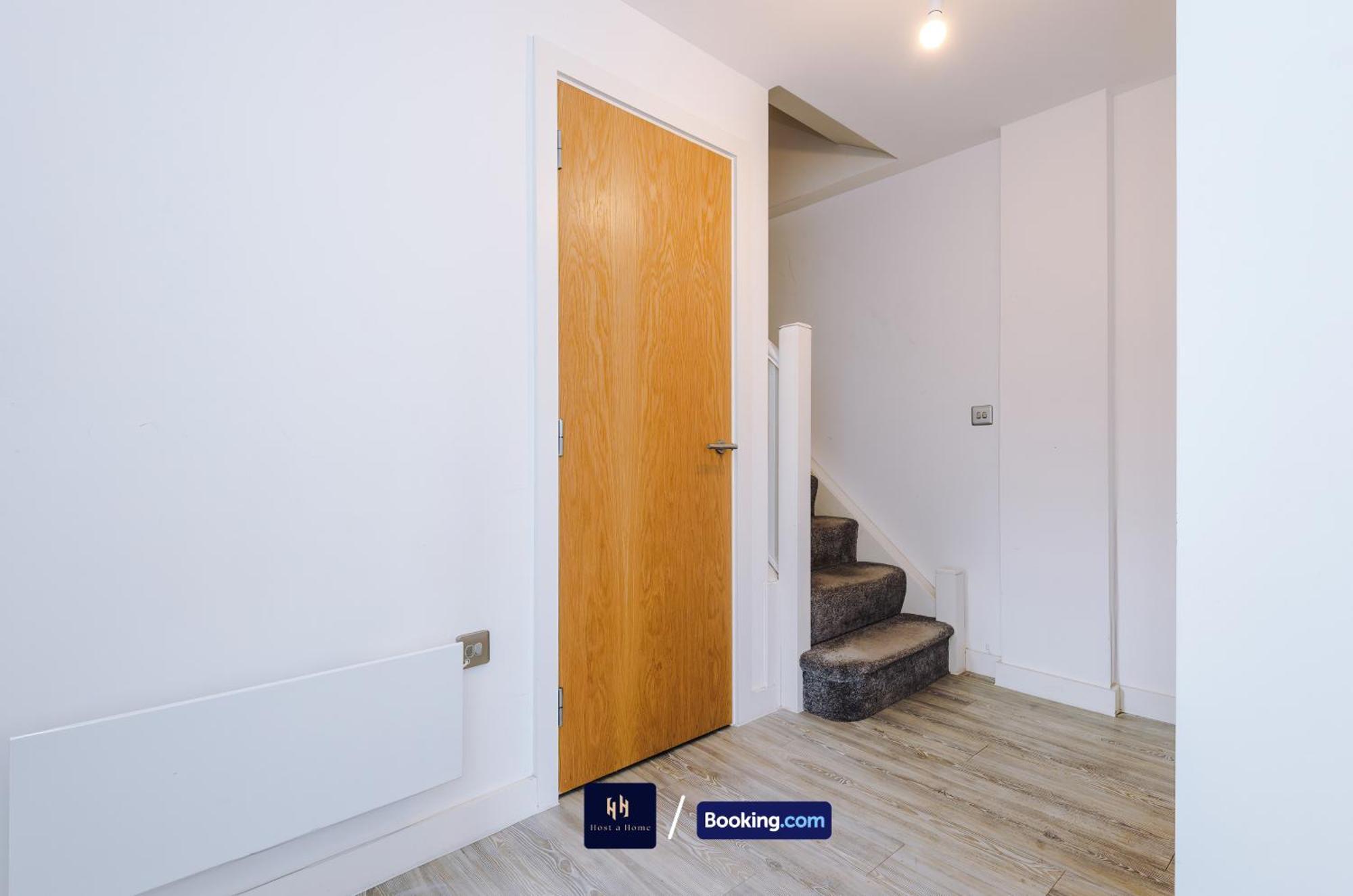 Modern 2 Bed Apartment With Balcony By Host A Home Manchester Extérieur photo