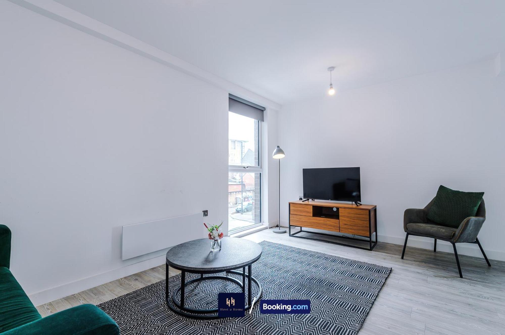 Modern 2 Bed Apartment With Balcony By Host A Home Manchester Extérieur photo